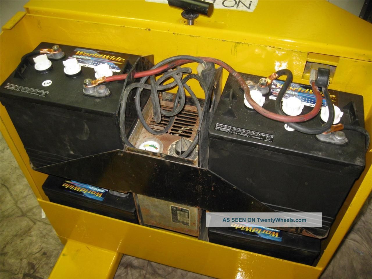Yale 4000 Lb Electric Pallet Jack 24 Volt With Charger And Batteries