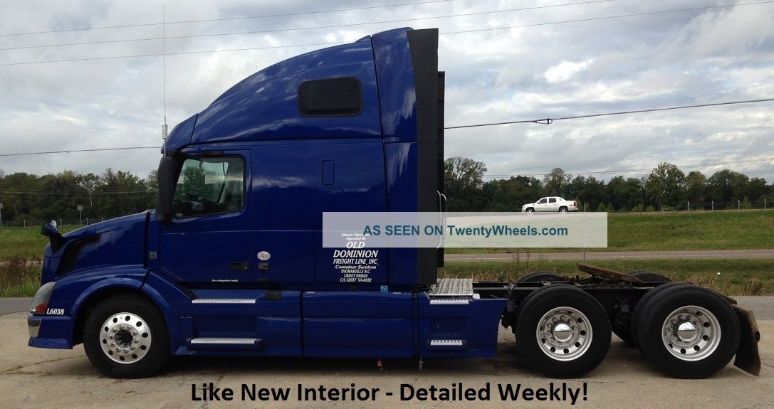 2013 Volvo 670 Sleeper Semi Trucks photo