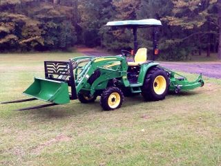 2006 4wd John Deere Tractor Loader/attachments photo