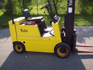 Yale 4000 Lb.  3 Stage Forklift photo