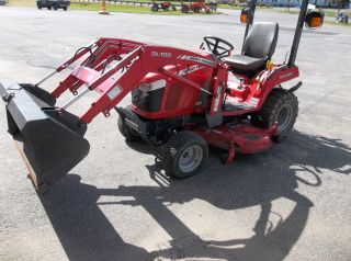 Massey Ferguson 2410 Compact Tractor With Loader & 60 