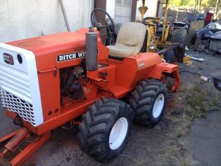 Ditch Witch 2200 4 Wheel Drive photo