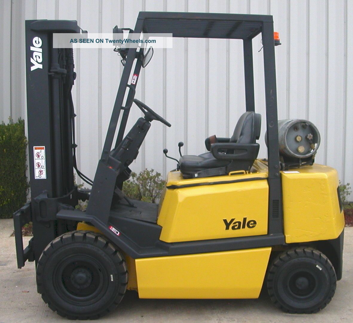 Yale Model Glp050rg (2004) 5000lbs Capacity Lpg Pneumatic Tire Forklift Forklifts photo