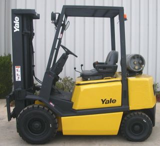 Yale Model Glp050rg (2004) 5000lbs Capacity Lpg Pneumatic Tire Forklift photo