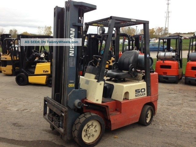 Nissan 5000 lb forklift #3
