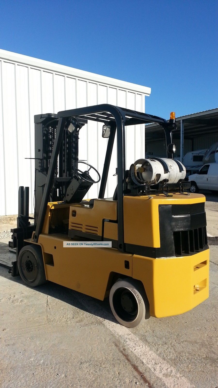 Caterpillar Forklift Forklifts photo