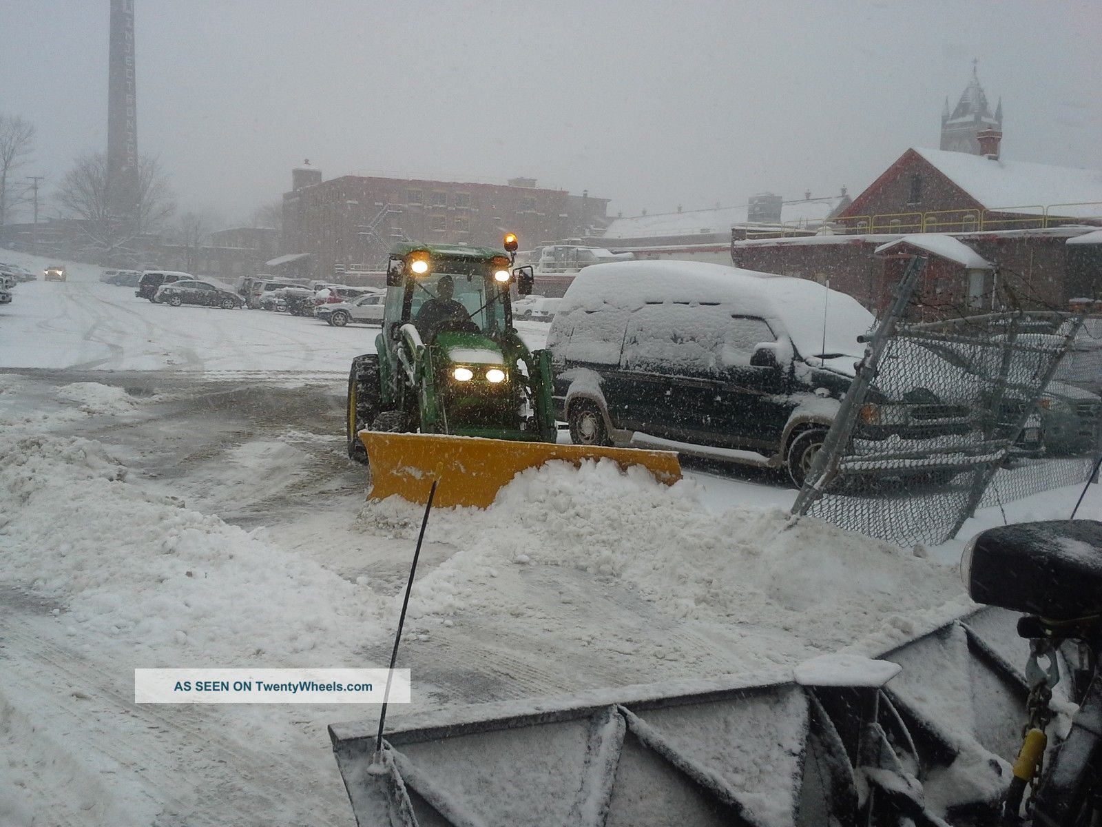 John Deere 4720 With Snowplow/forks/bucket