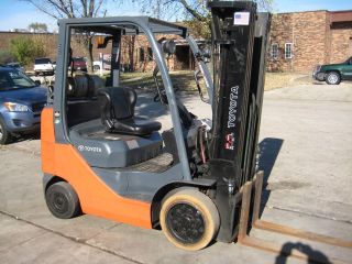 Toyota Forklift.  Latest Series Fork Lift Truck.  Three Stage Mast.  3612 Hours photo