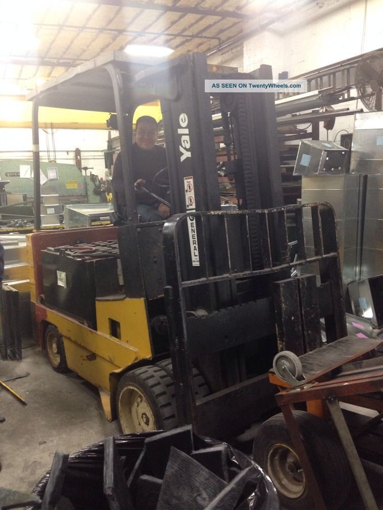 12000 Lb Yale Forklift Forklifts photo