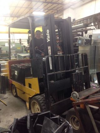 12000 Lb Yale Forklift photo