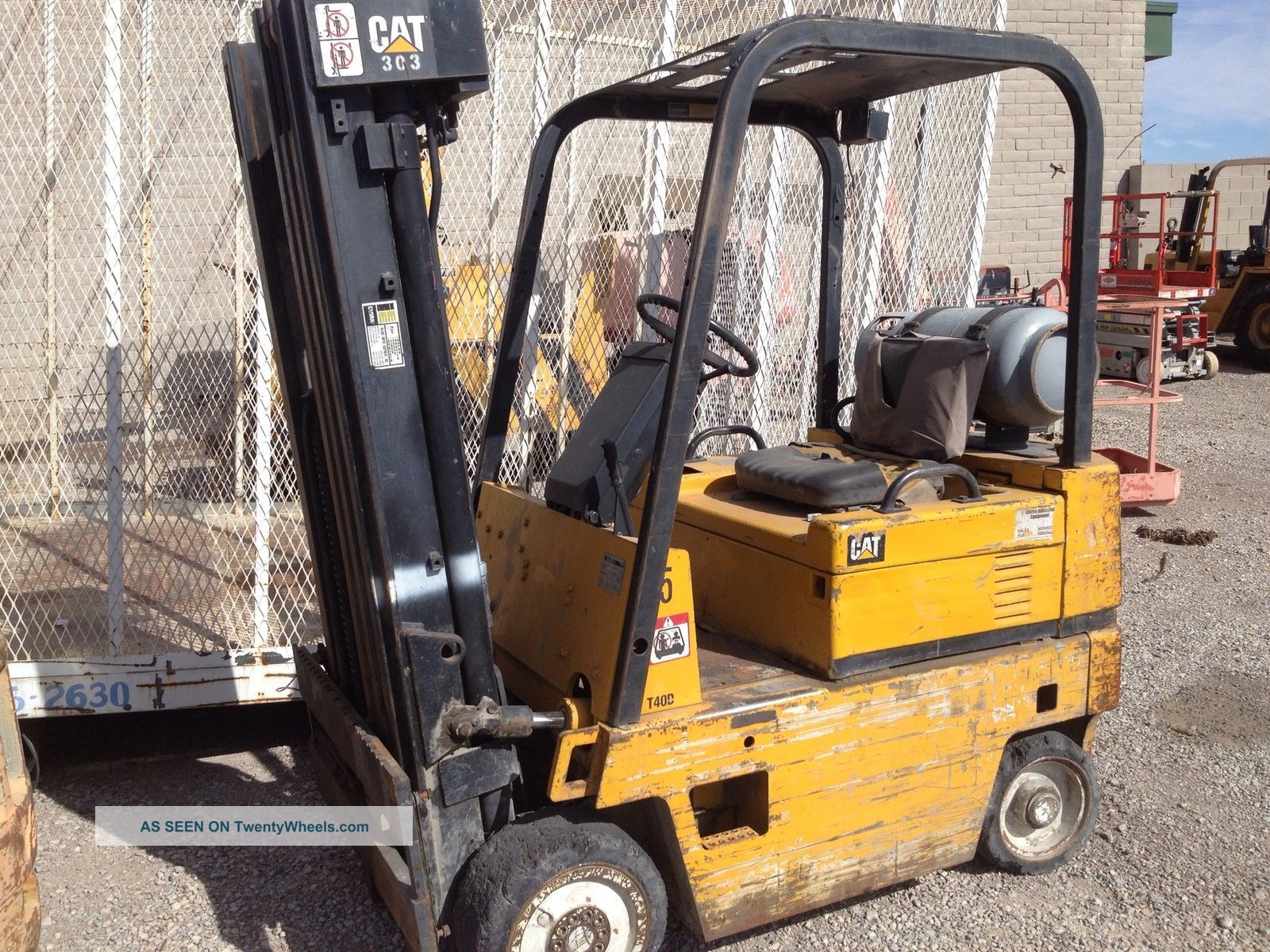 Caterpillar 4,  000lb.  Forklift Forklifts photo