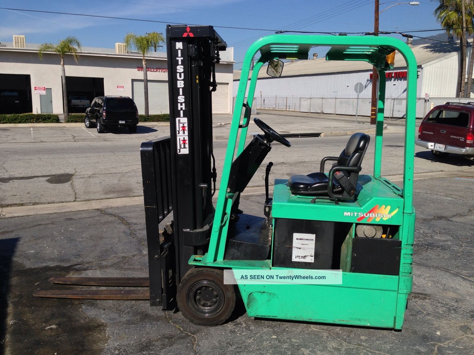 Mitsubishi Electric 3 Wheel Forklift Forklifts photo