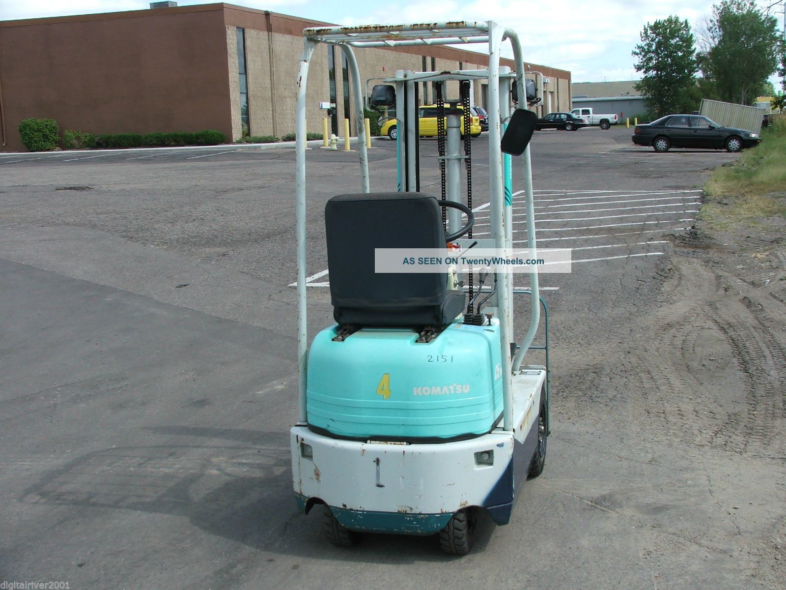 Komatsu Ultra Compact 1000lb Pneumatic Tire Forklift