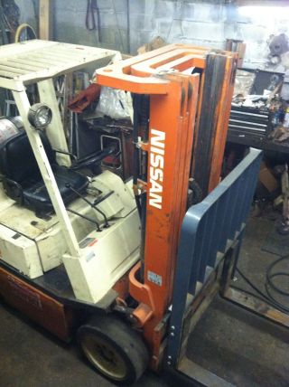 40 Nissan Fork Truck In photo