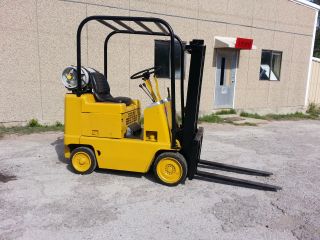 Towmotor T - 30 Forklift photo
