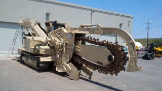 Tesmec 900 Slo Offseting Truck Load Or Side Discharge Trencher photo