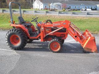 2004 Kubota B7800 Compact Tractor With Front Loader Bucket 4x4 photo