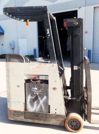 Crown Rc3020 - 30 Electric Forklift [excellent Working Condition] photo