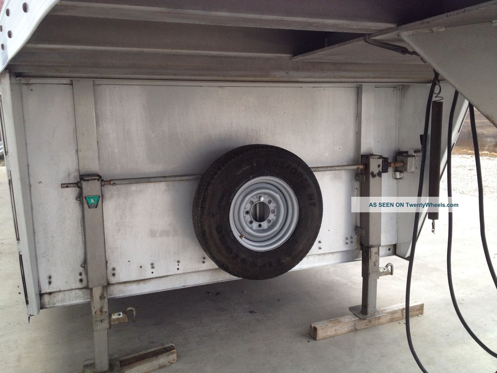 Exiss 48 Ft Triple Axle Gooseneck Trailer Enclosed