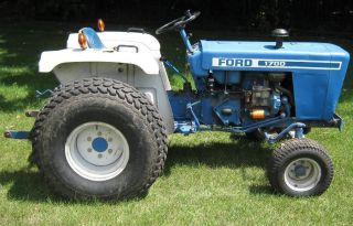 1982 Ford 1700 Diesel Compact Utility Tractor photo