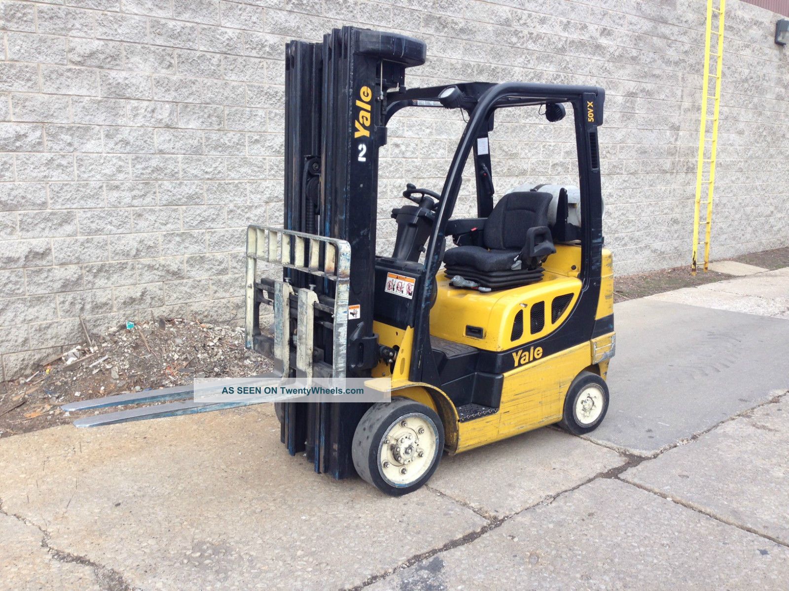 2010 Yale Glc050vxnvsq092 Cushion Tire Forklift,  Quad Mast,  Lpg,  Side Shift Forklifts photo