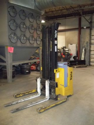 Yale Walk - Behind Forklift/pallet Jack Battery Operated (model Msw030scn12tv083) photo