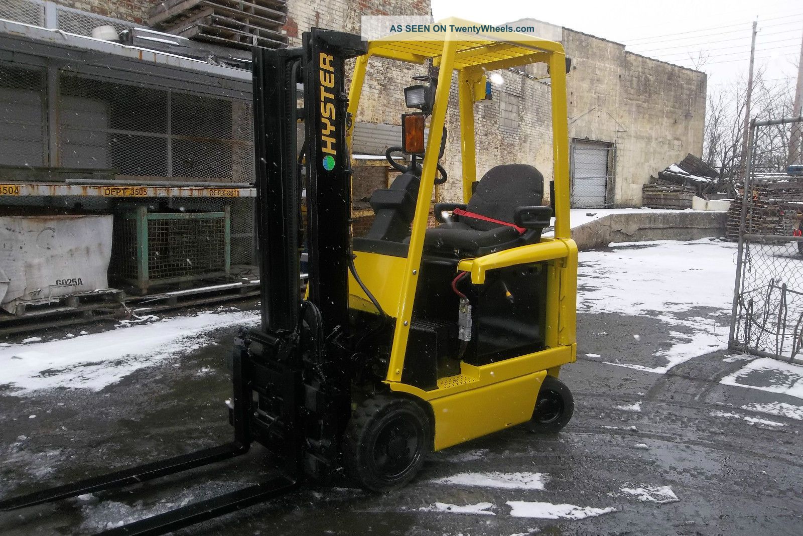 Hyster Electric Forklift 3000 Lbs E30xm 36 Volt Forklifts photo