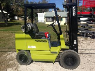 Clark Gpx25 5000lb Forklift With Pneumatic Tires photo