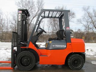 2004 Toyota 7fgu30 Forklift Lift Truck Hilo Fork,  Pneumatic 6,  000lb Lift Yale photo