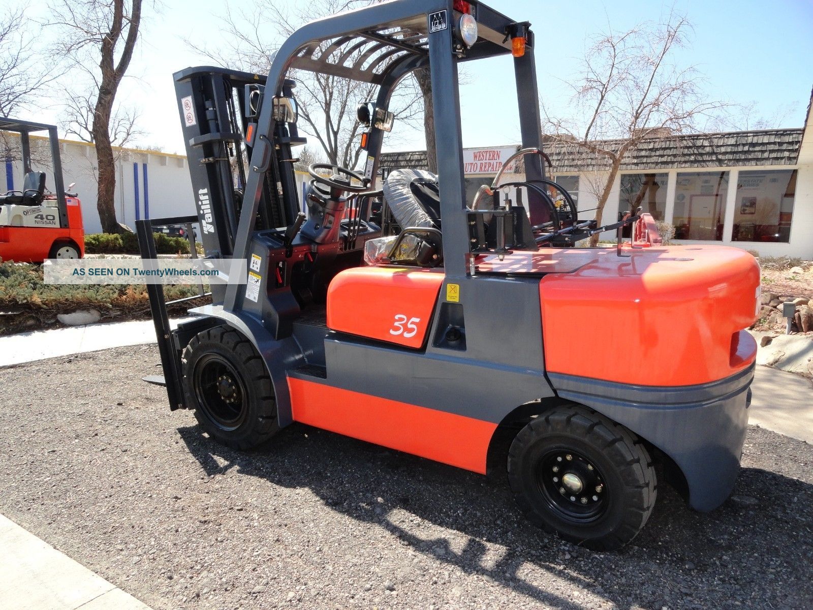 Tailift Forklift - 8000lb - - - Triple Mast Lp Gas - Pneumatic Forklifts photo