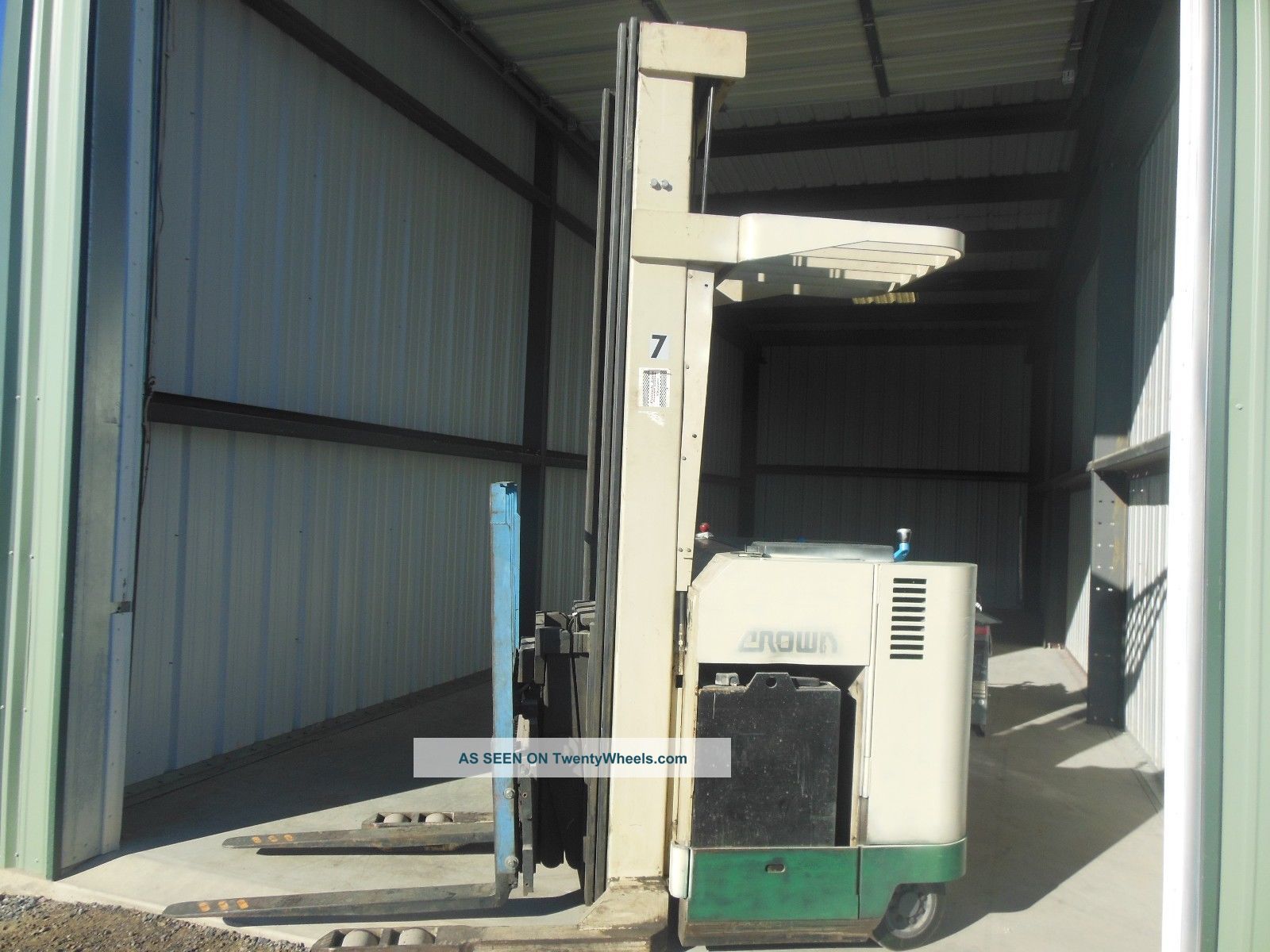 Crown Electric Forklift Model 30 - Rdtt - S With Side Shifter Forklifts photo