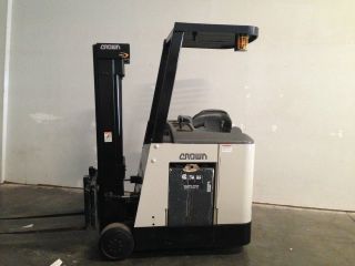 2006 Crown Forklifts photo