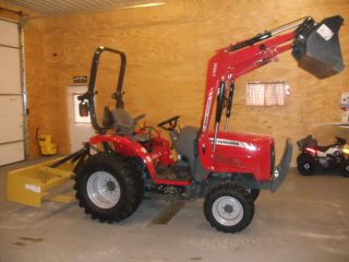 2011 Massey Ferguson 1529 4x4 With L100 Loader And Box Blade photo