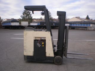 2002 Crown Forklift 3000 Lbs Capacity photo