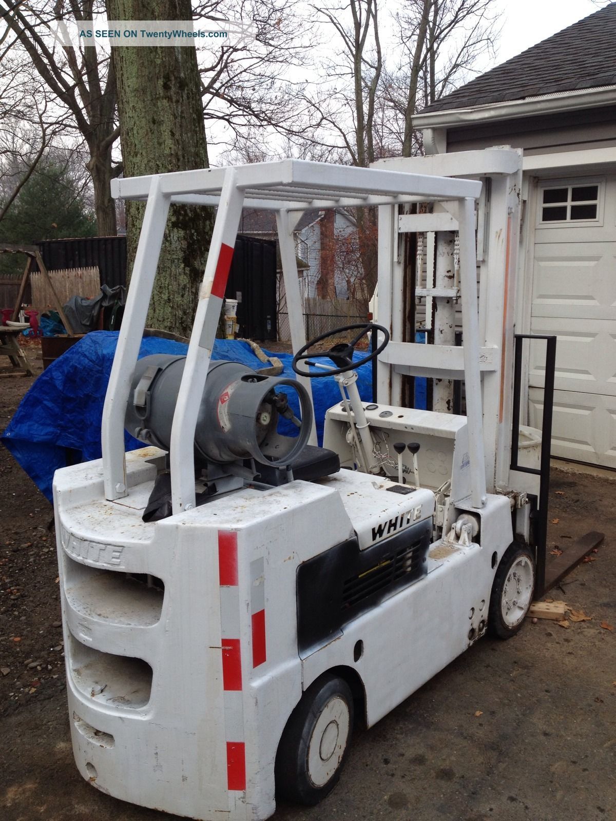 White Forklift Forklifts photo