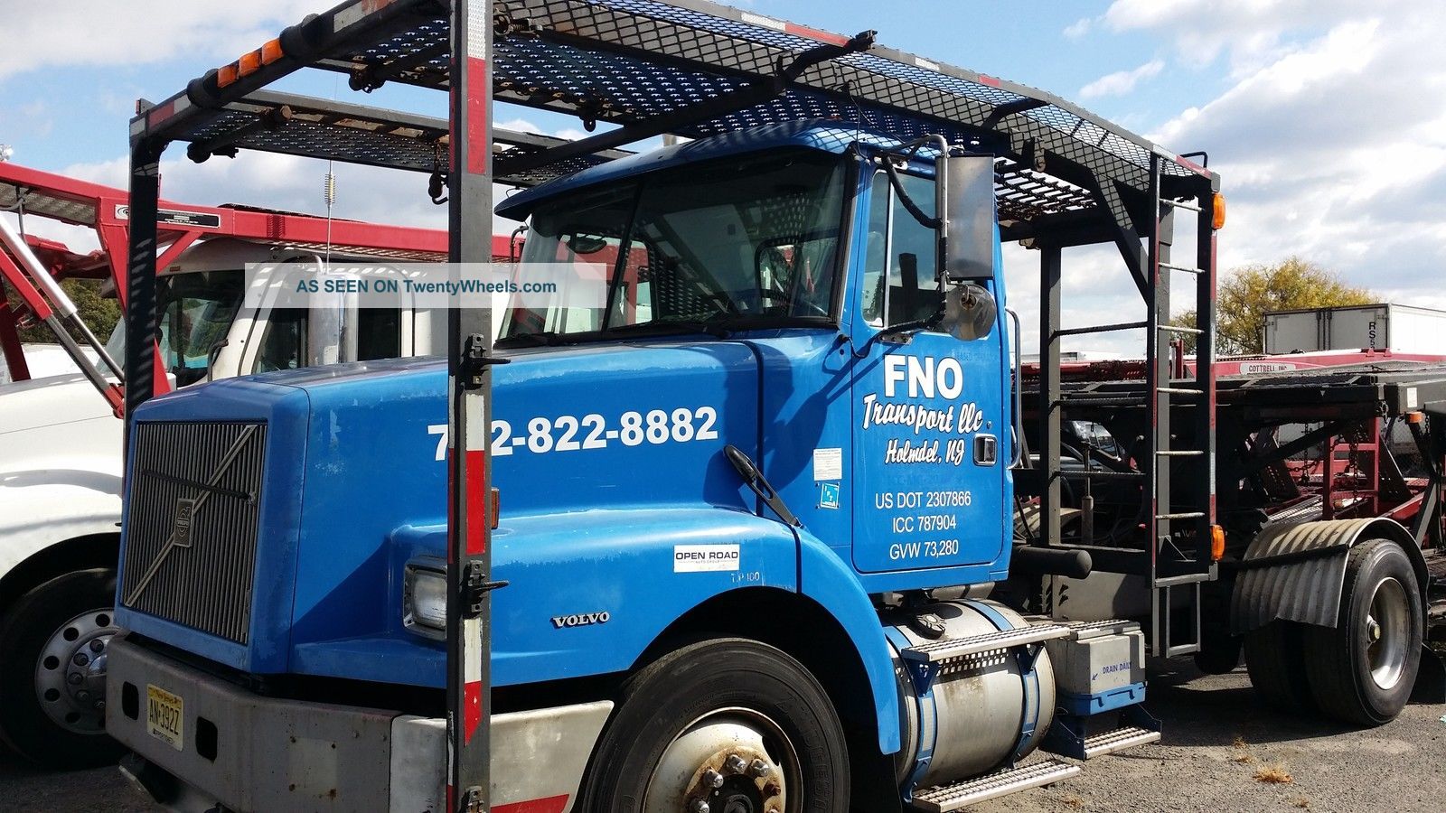 1998 Volvo Daycab Semi Trucks photo