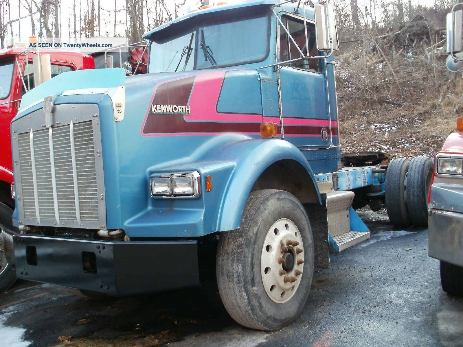 1995 Kenworth T800 Daycab Semi Trucks photo