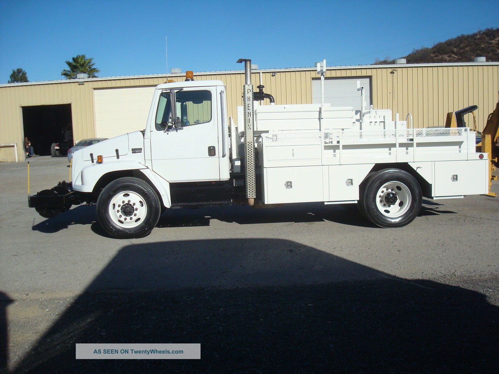 2002 Freightliner Fl60 Utility / Service Trucks photo