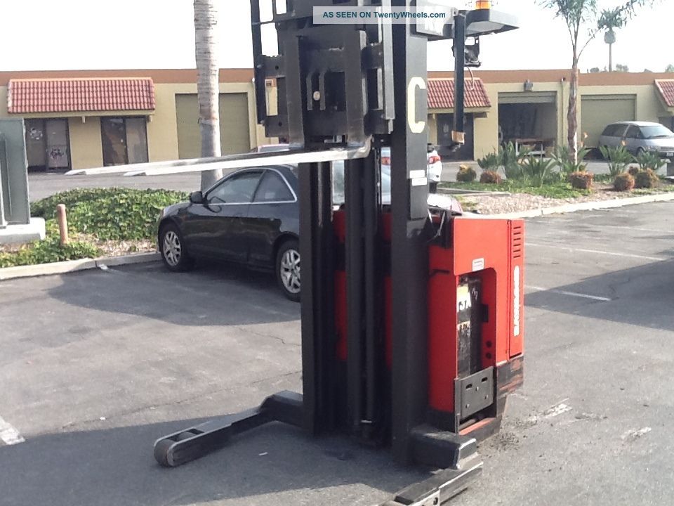 Raymond Electric Narrow Aisle Reach Forklift Forklifts photo