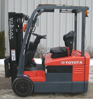 Toyota Model 7fbeu15 (2007) 3000lbs Capacity 3 Wheel Electric Forklift photo