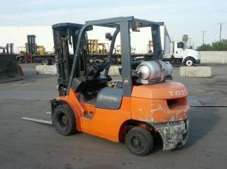 2006 Toyota Forklift 5000lbs Pneumatic Tires 4 Stage Goes 20 Feet High Sideshift photo