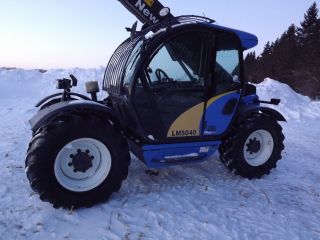 Holland Lm5040 Plus Telehandler photo