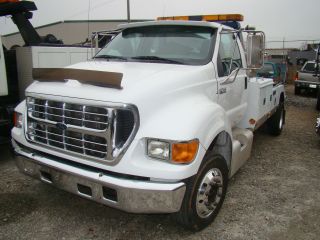 2003 Ford F650 photo