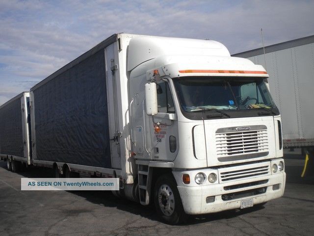 2001 Freightliner Argosy Sleeper Semi Trucks photo