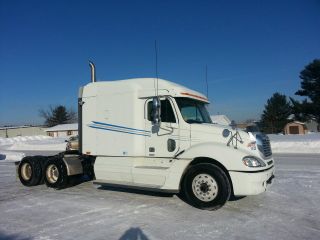 2003 Freightliner Columbia photo