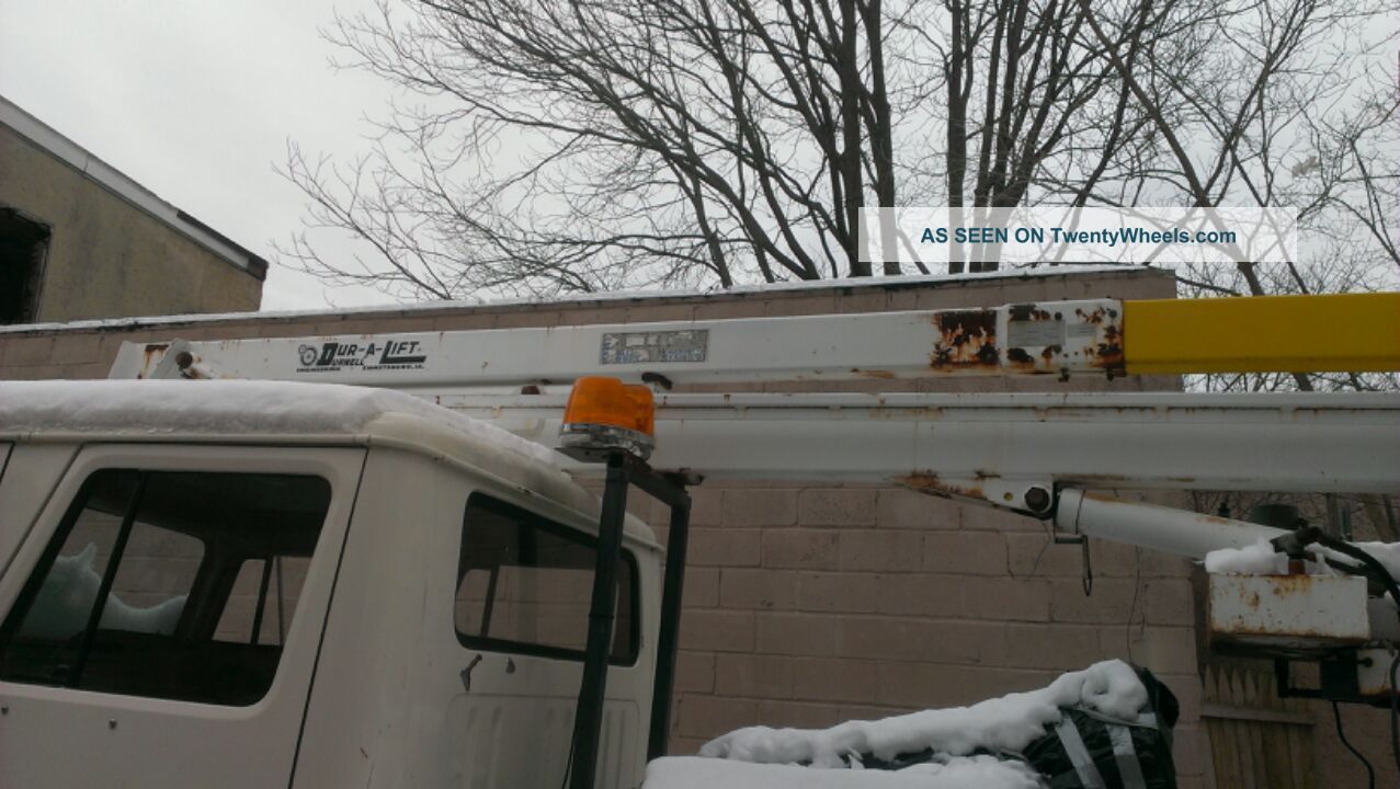 1980 International Bucket / Boom Trucks photo