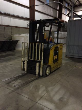 Yale Forklift - 4,  000lb Esc040fa photo