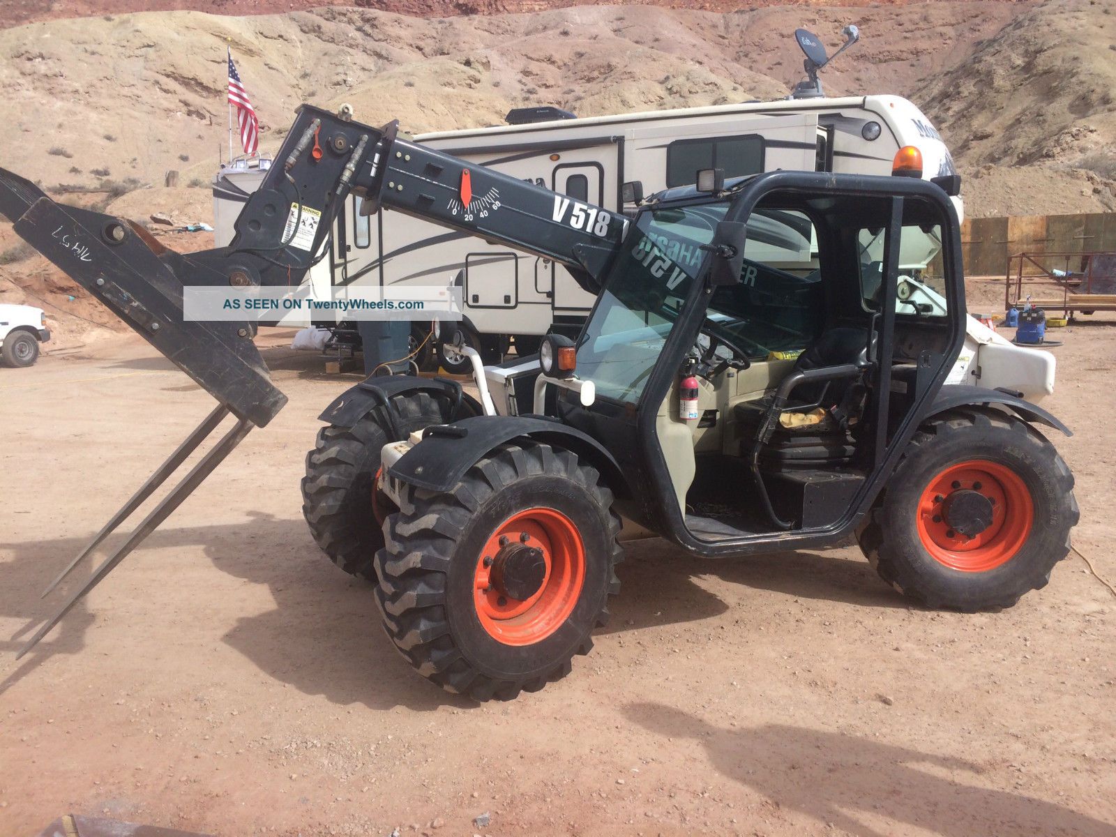 Bobcat V518 Versahandler Forklift Telahandler Forklifts photo