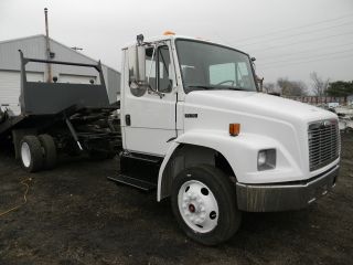 2002 Freightliner Fl70 photo