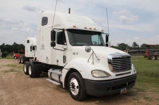 2005 Freightliner Columbia C120 photo